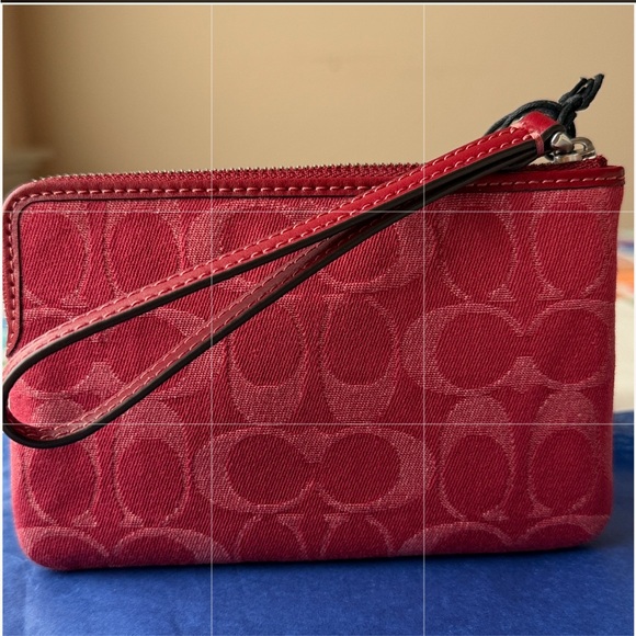 ❤️💘❤️ COACH CORNER ZIP WRISTLET IN SIGNATURE DENIM ❤️💘❤️ NWT ❤️💘❤️ - Picture 7 of 16